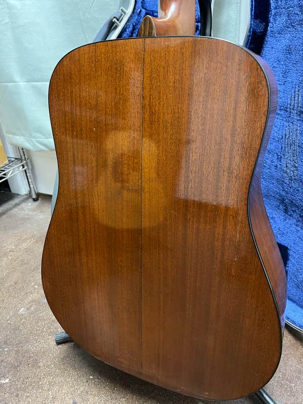 1977 Martin D-18
