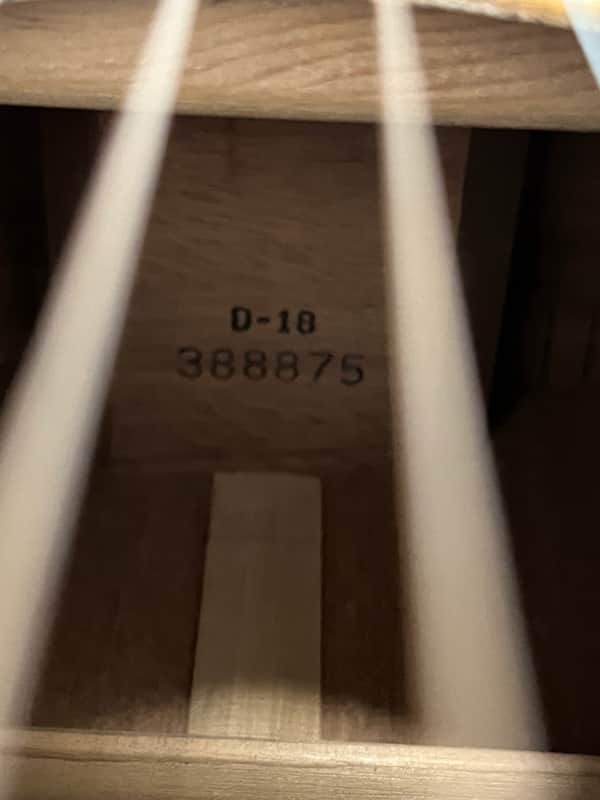 1977 Martin D-18